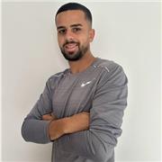 Profesor de Educación Física con especialidad en los adolescentes, manejó un campo abierto de deportes y especialista en redes